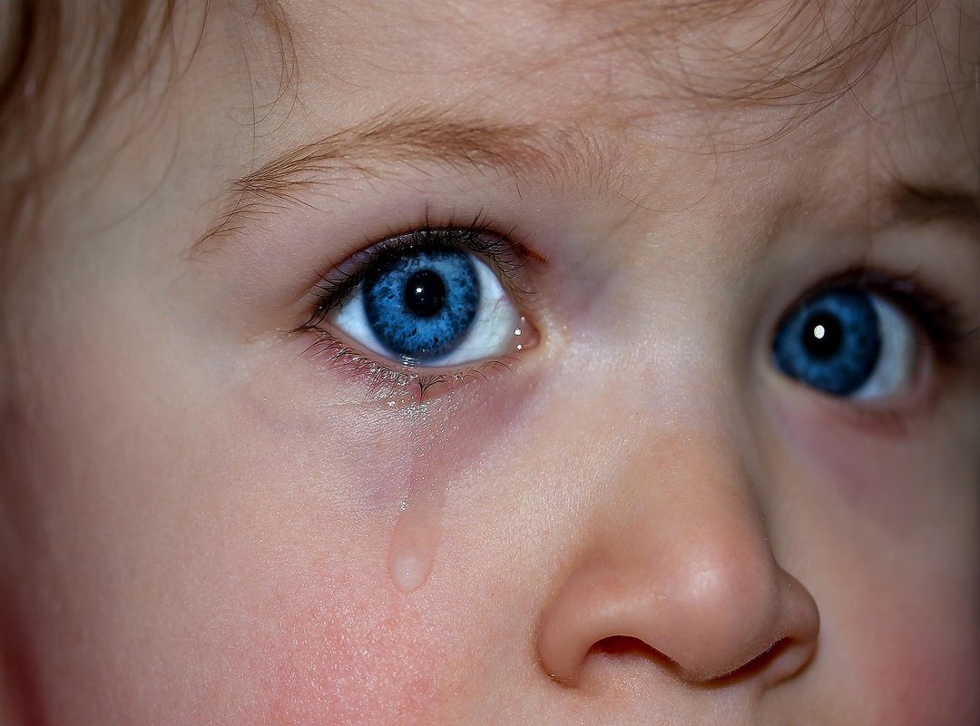 Is There Any Specific Meaning of Eyebrow Twitching in the Quran or Sunnah?